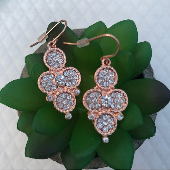 Beautiful vintage vibe flowery earrings ✨ - Picture 7 of 9